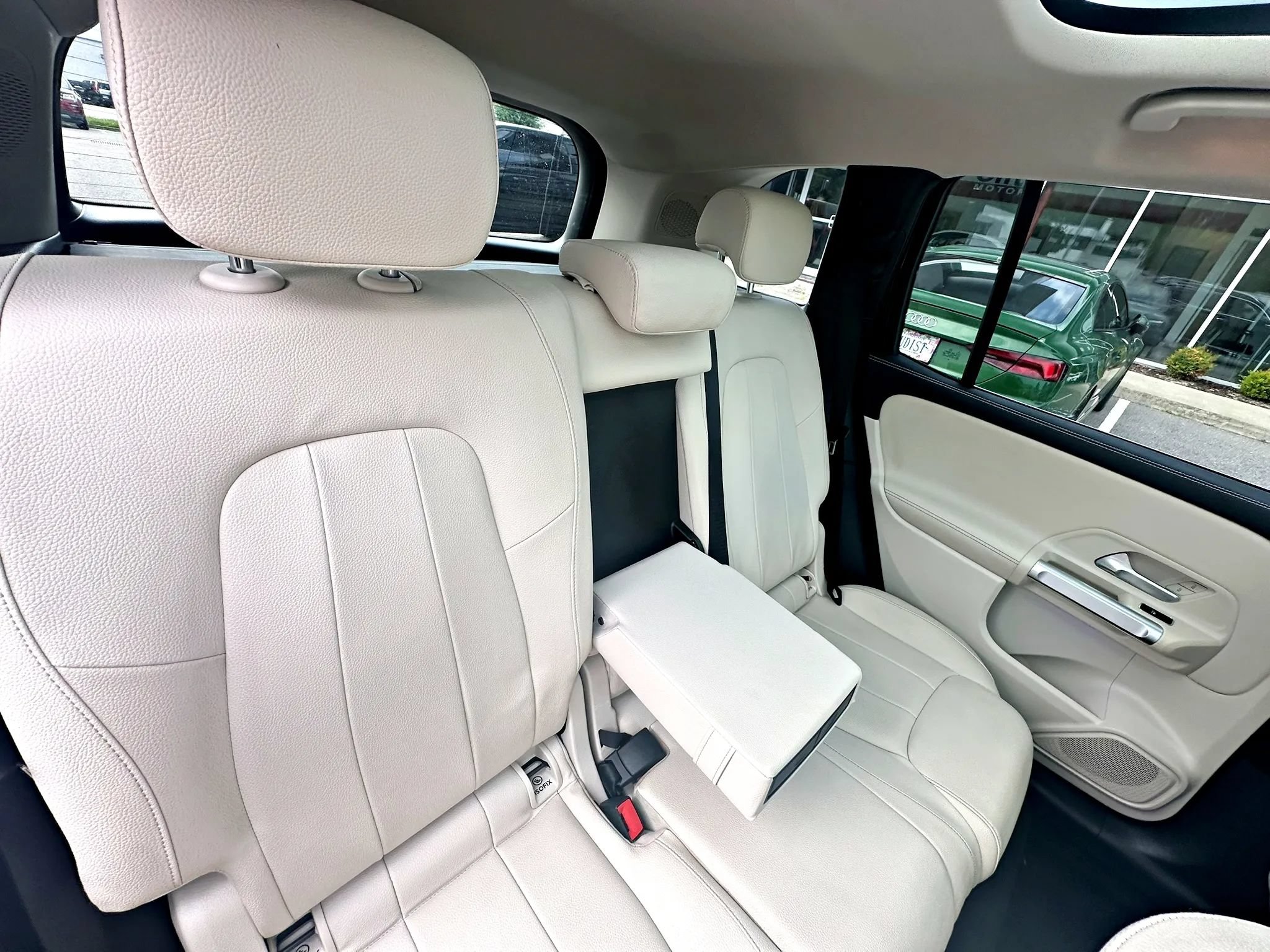Used 2023 Mercedes-Benz GLB 250 4MATIC w/ Premium Package image 27