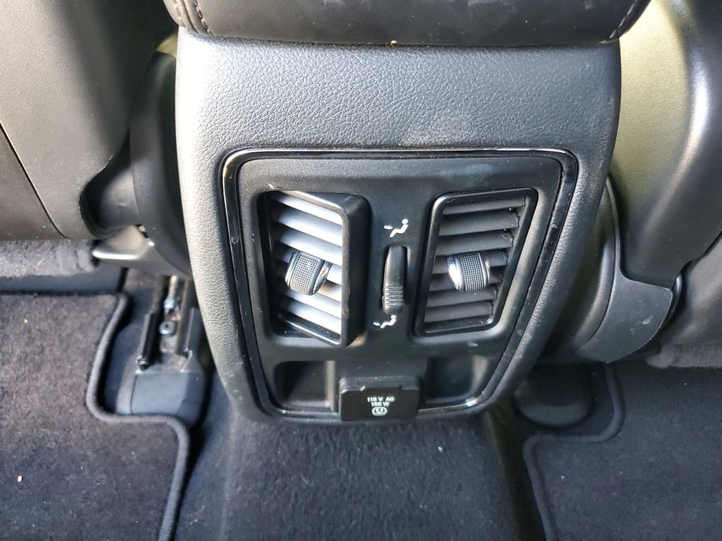 Used 2019 Jeep Grand Cherokee Altitude image 12