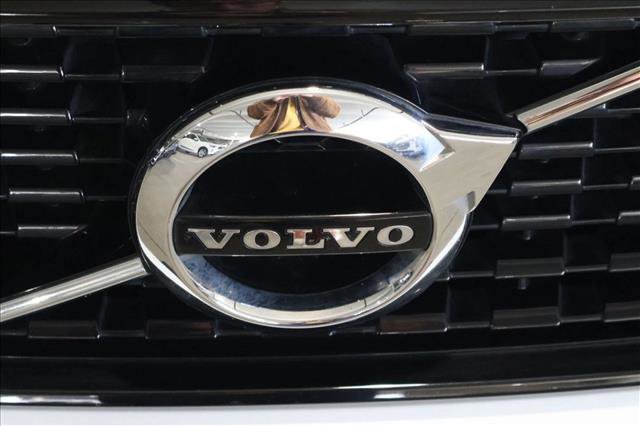 Used 2021 Volvo XC40 T5 R-Design image 30