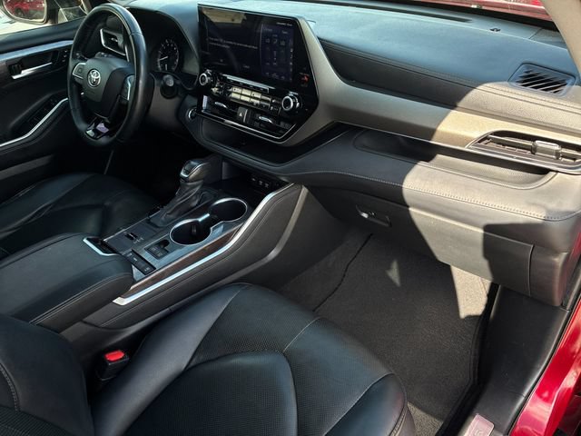 Used 2020 Toyota Highlander Limited FWD image 16