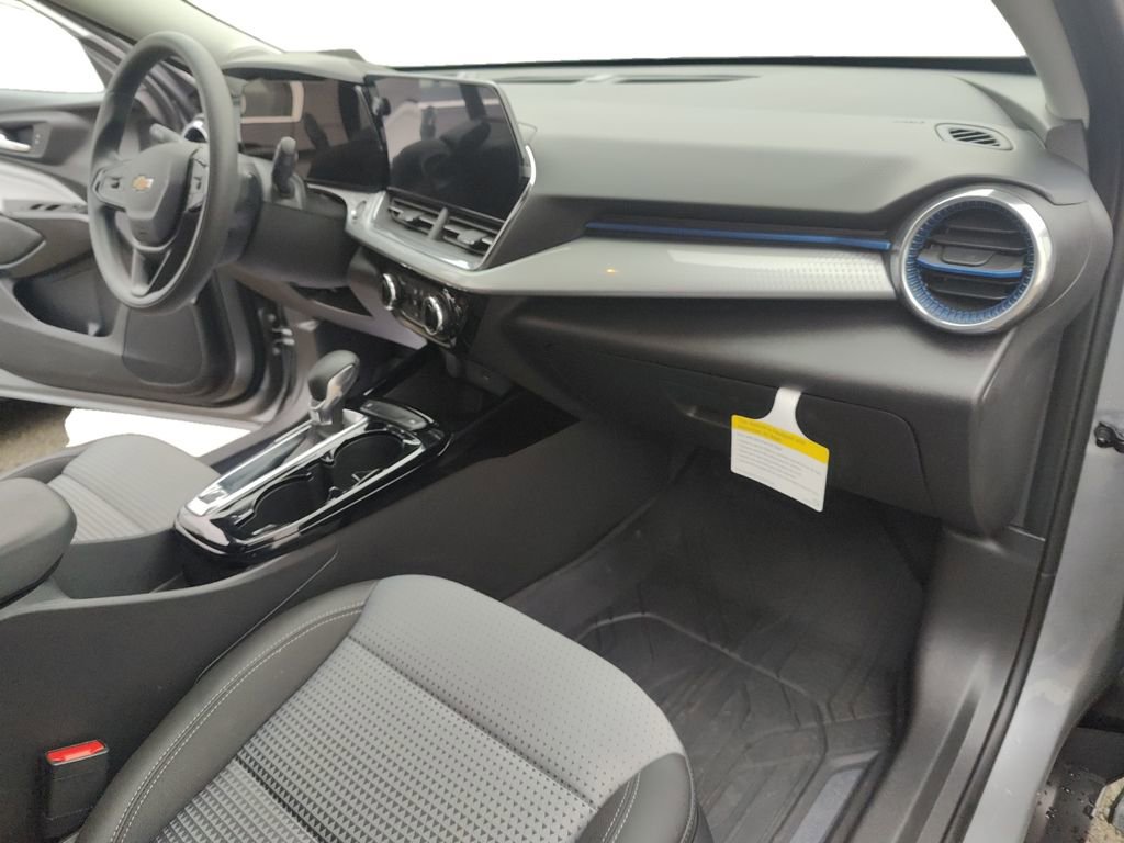 New 2025 Chevrolet Trax LT image 15