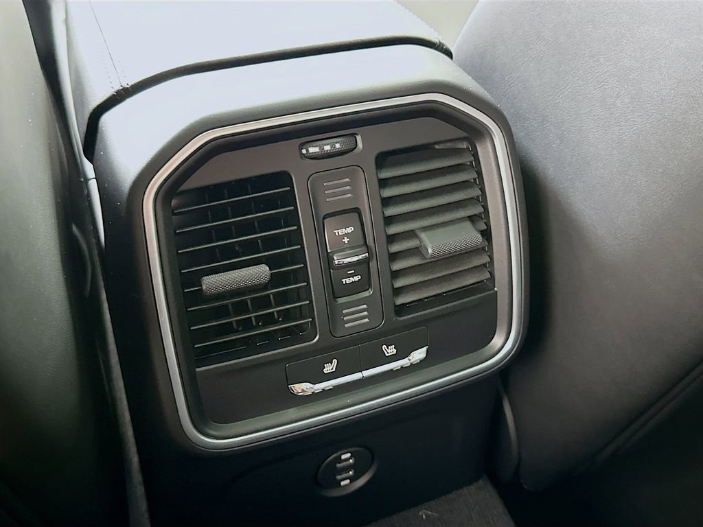 Certified 2026 Porsche Macan image 27