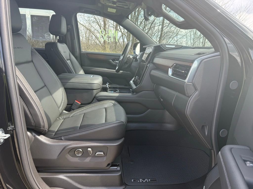 Used 2025 GMC Yukon XL Denali w/ Sun & Power Step Package image 26