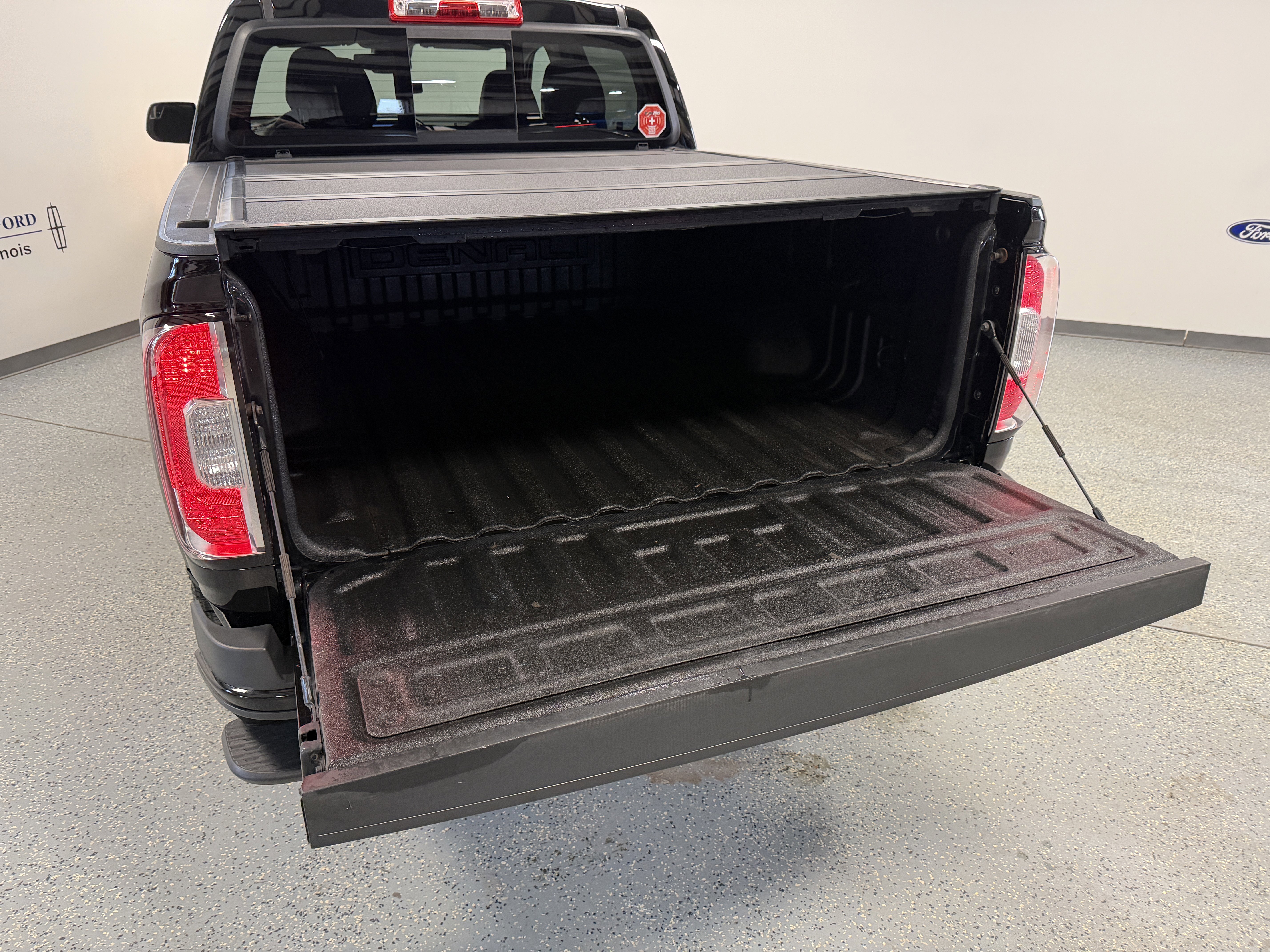 Used 2022 GMC Canyon Denali w/ Denali Black Edition Package image 25