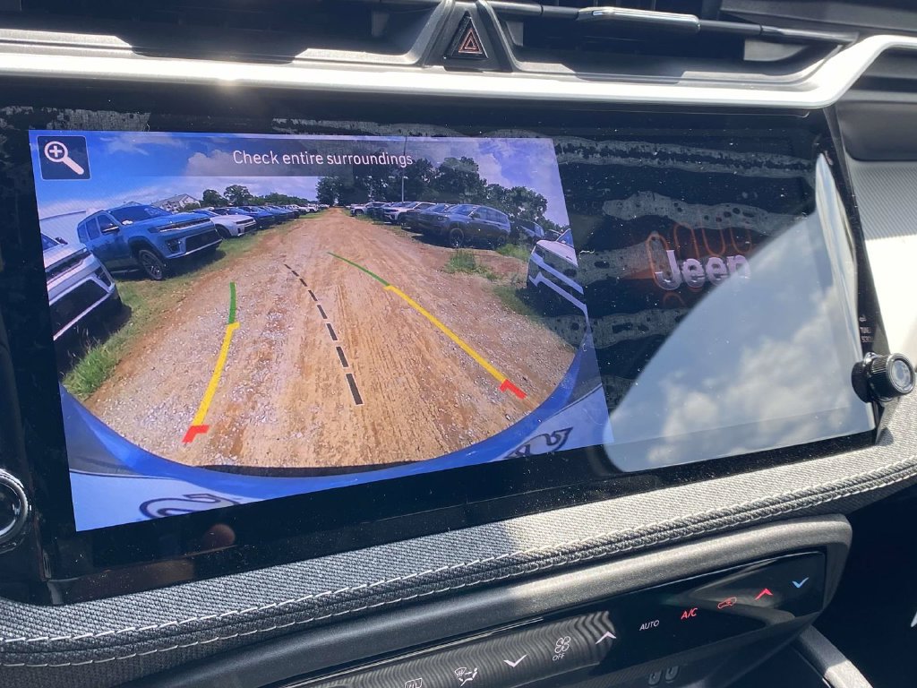 New 2026 Jeep Cherokee Laredo AWD/4WD image 22