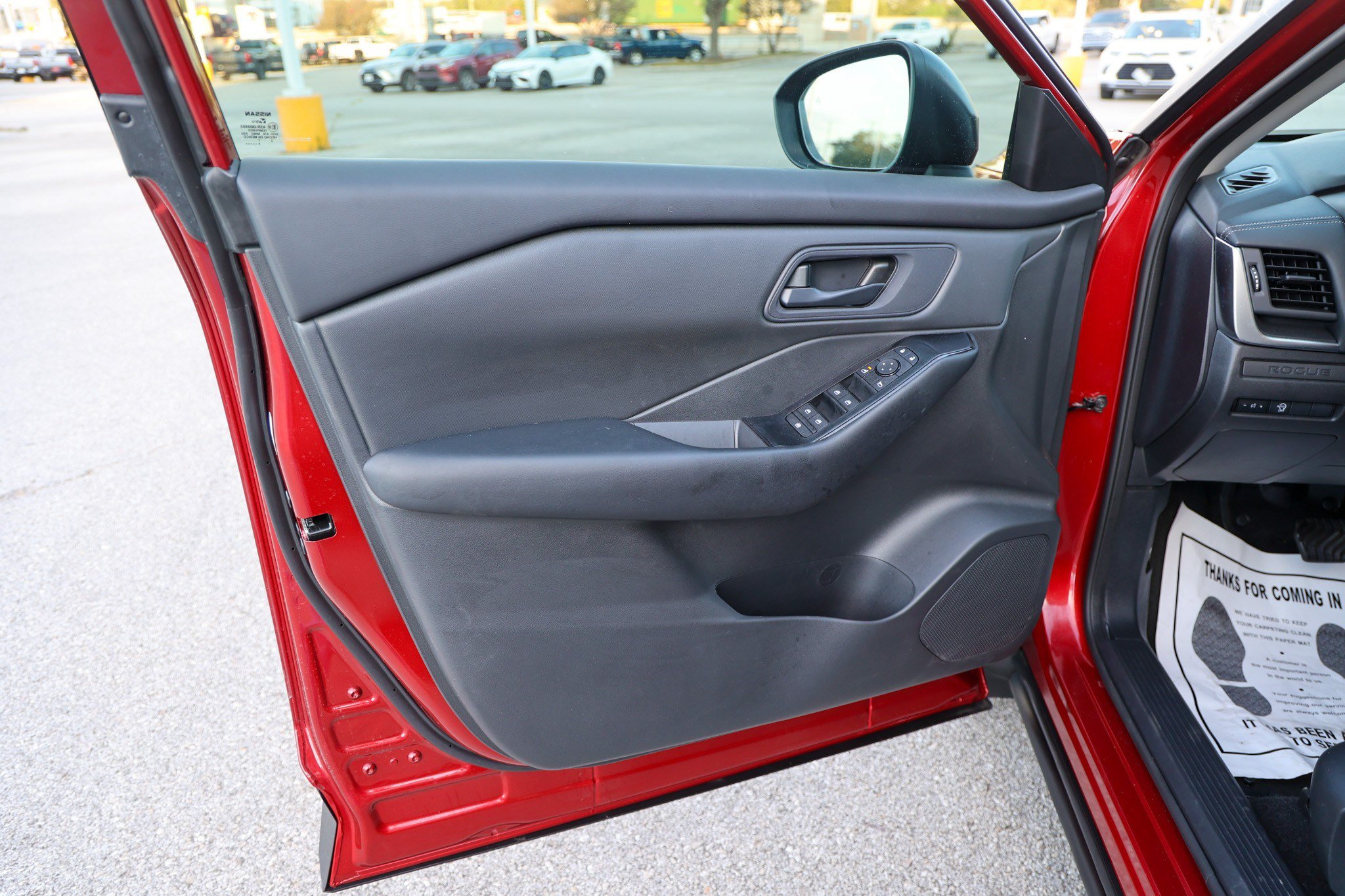 Used 2025 Nissan Rogue S AWD/4WD image 29