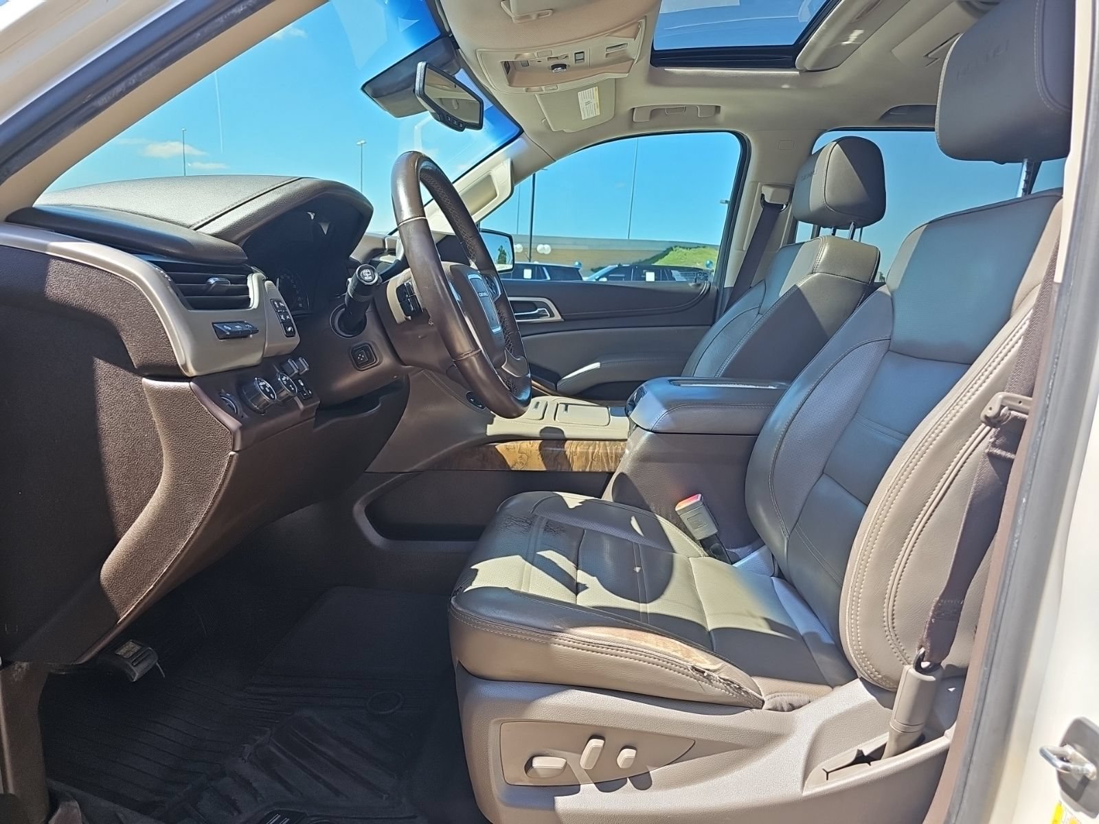 Used 2018 GMC Yukon XL Denali w/ Open Road Package AWD/4WD image 15