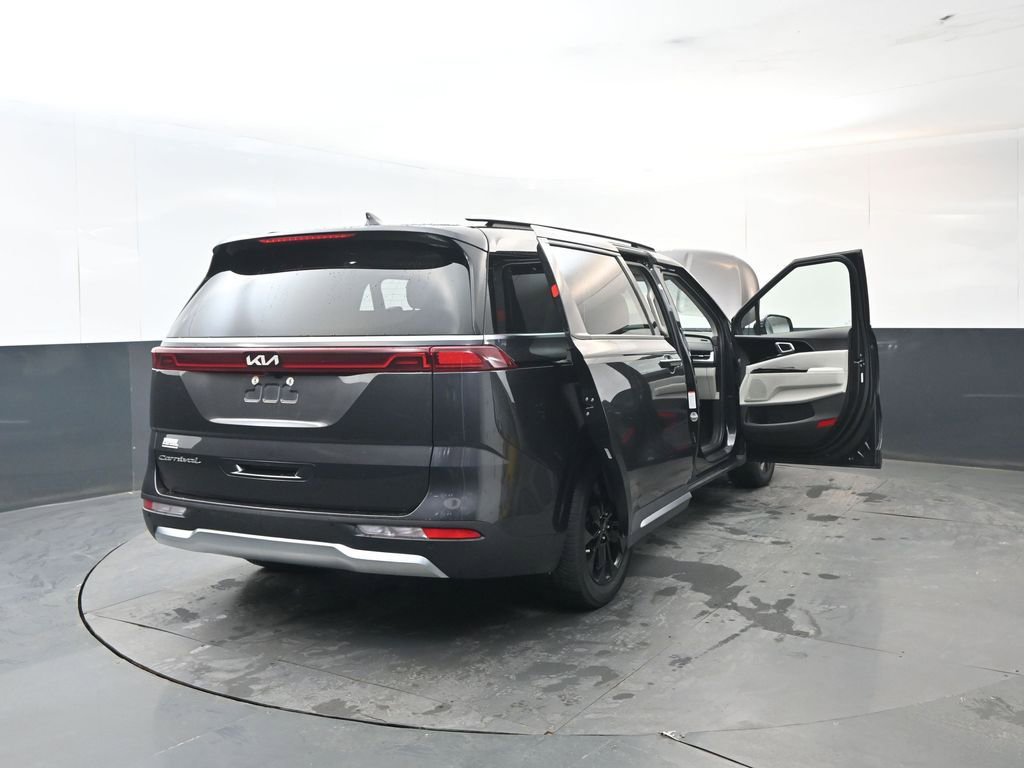Used 2022 Kia Carnival SX Prestige image 22