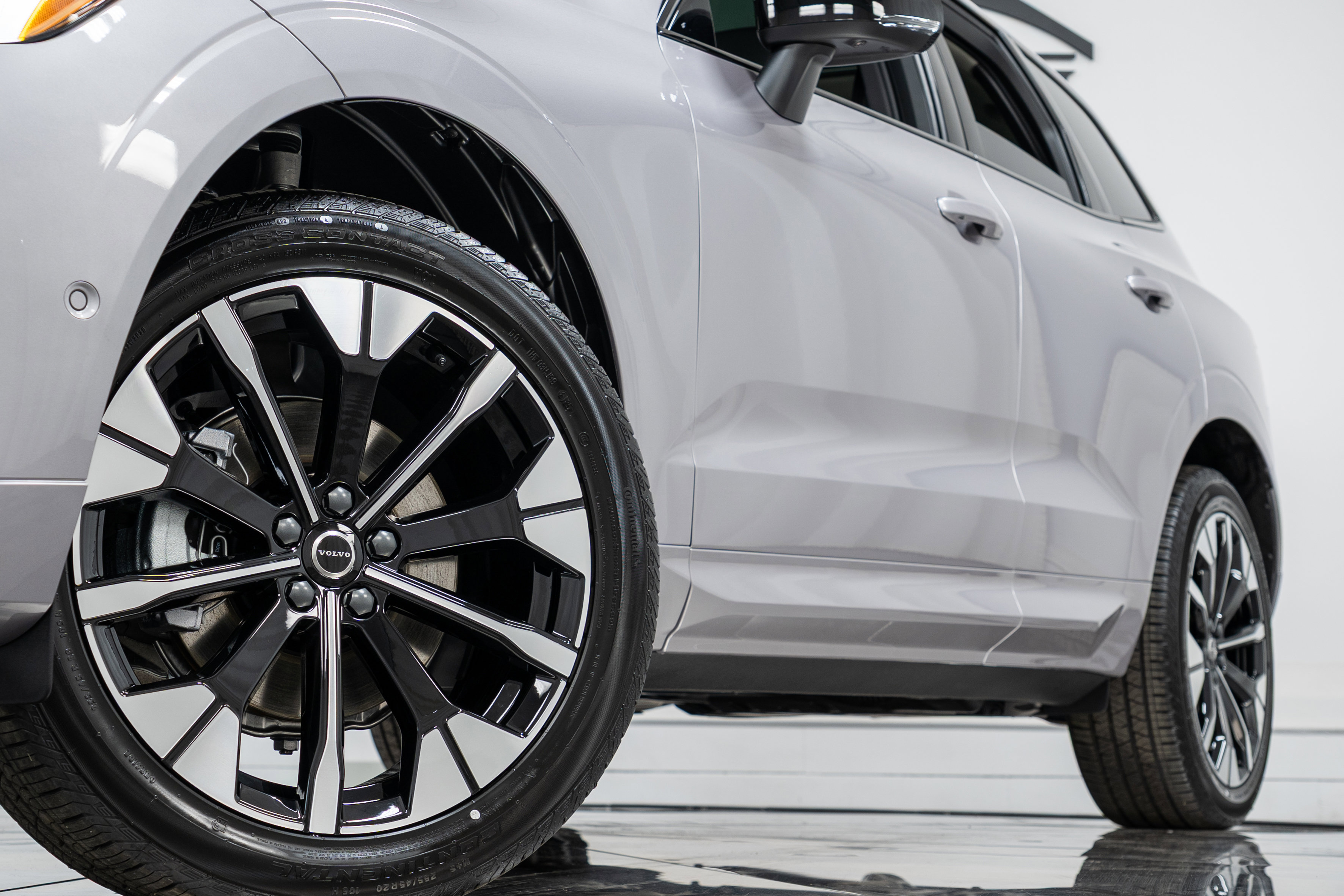 New 2026 Volvo XC60 B5 Plus w/ Climate Package image 27