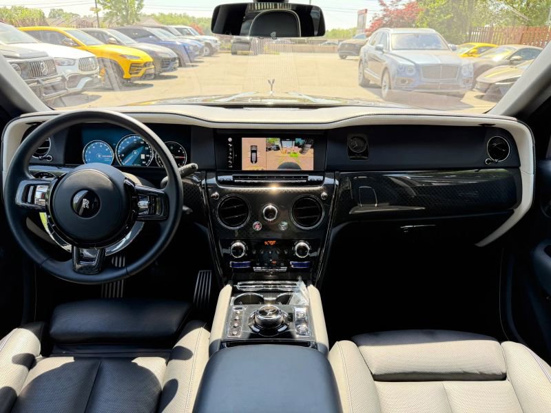 Used 2022 Rolls-Royce Cullinan Black Badge w/ Dark Exterior Package AWD/4WD image 22