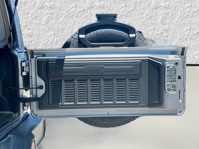 Used 2020 Jeep Wrangler Unlimited Sahara AWD/4WD image 13