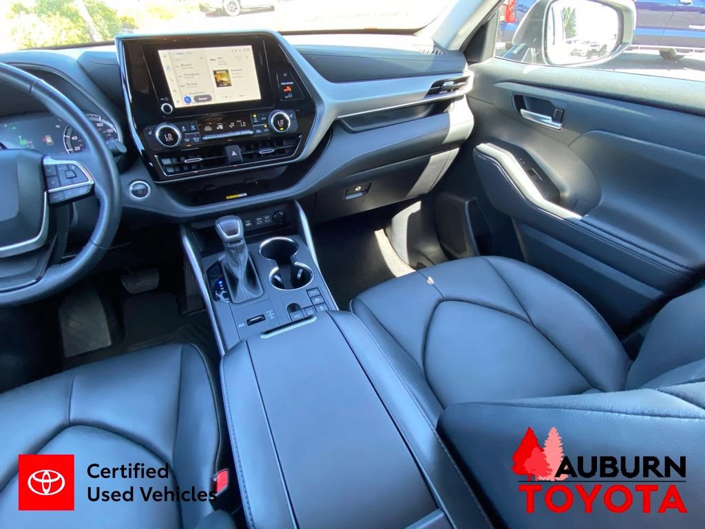 Certified 2024 Toyota Highlander XLE AWD/4WD image 31