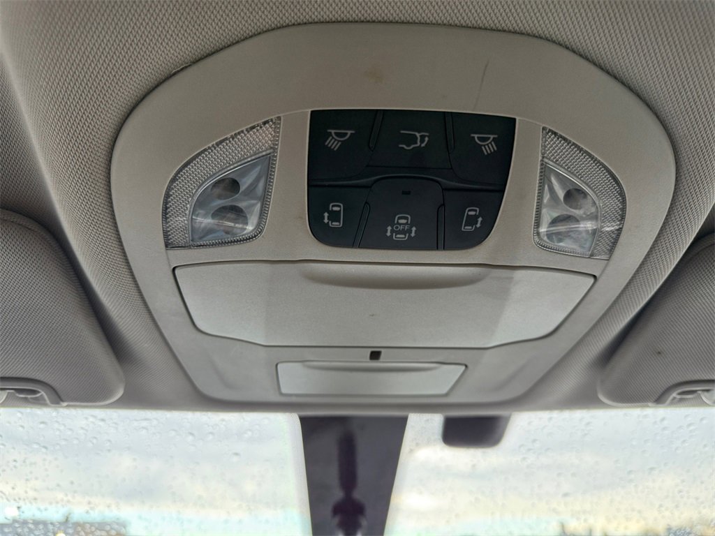 Used 2018 Chrysler Pacifica Touring-L image 19