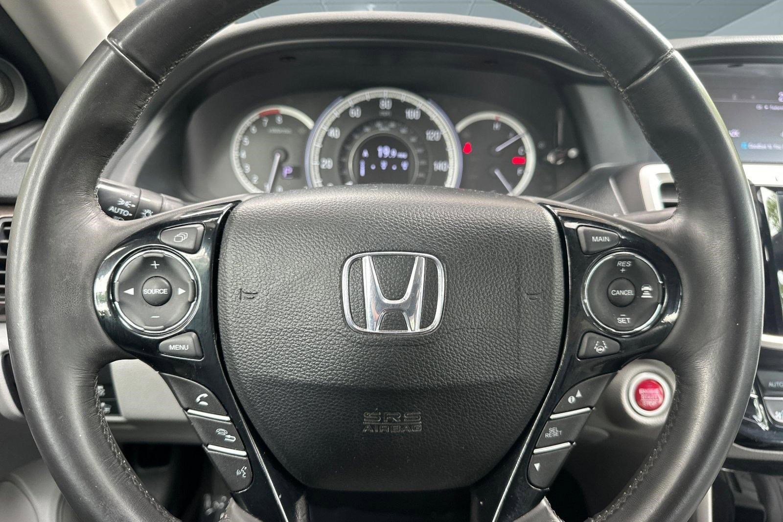 Used 2017 Honda Accord Touring image 18