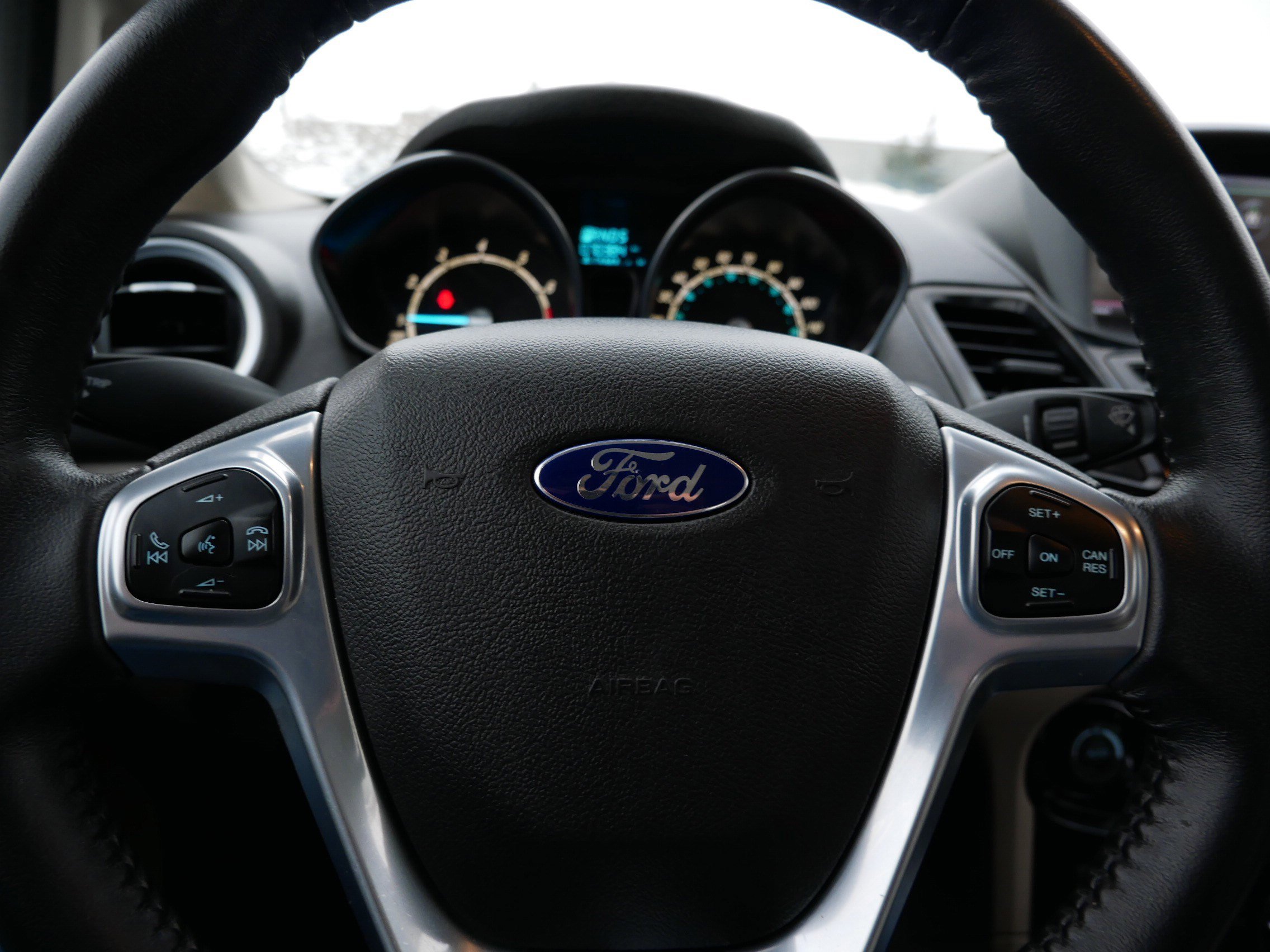 Used 2014 Ford Fiesta Titanium image 25