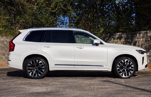 Used 2025 Volvo XC90 T8 Ultra w/ Protection Package Premier AWD/4WD image 3