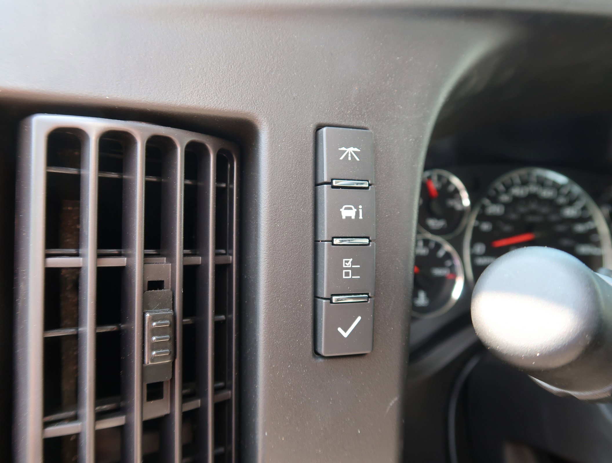 Used 2024 Chevrolet Express 3500 LS image 32