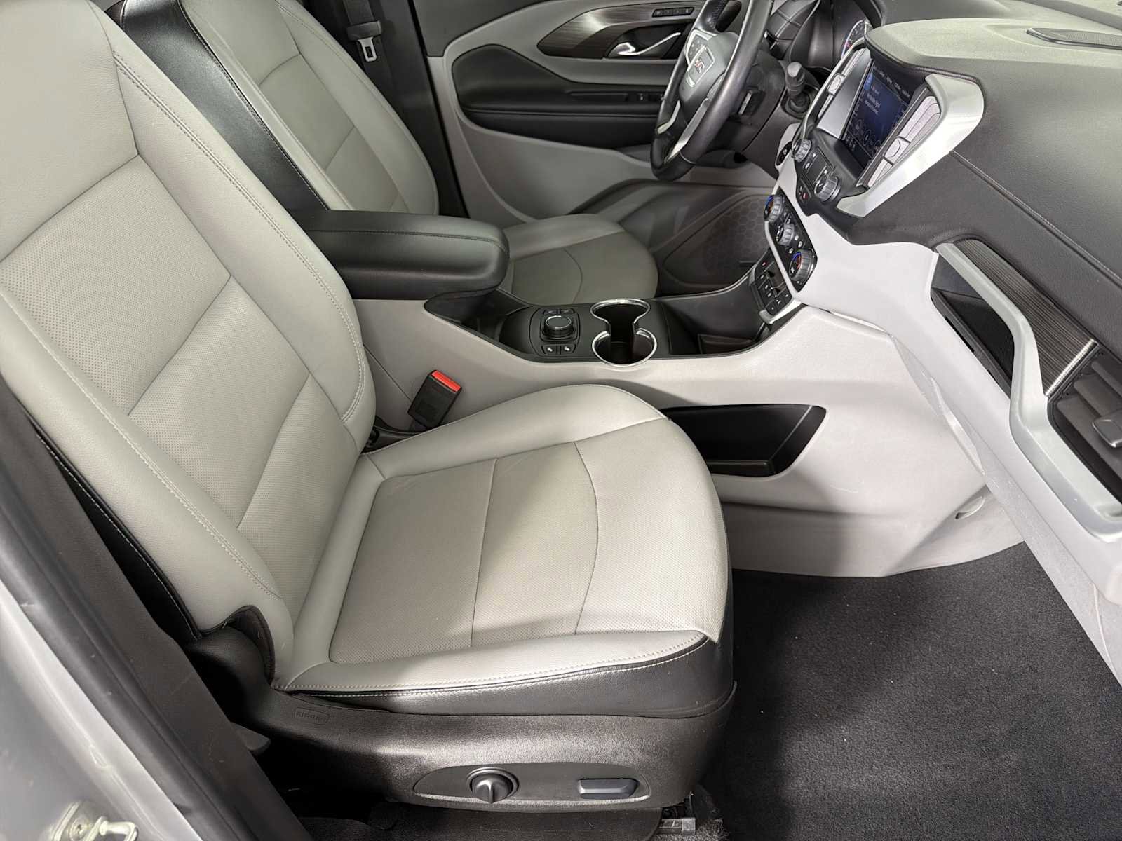 Used 2022 GMC Terrain SLT w/ Infotainment Package II FWD image 11