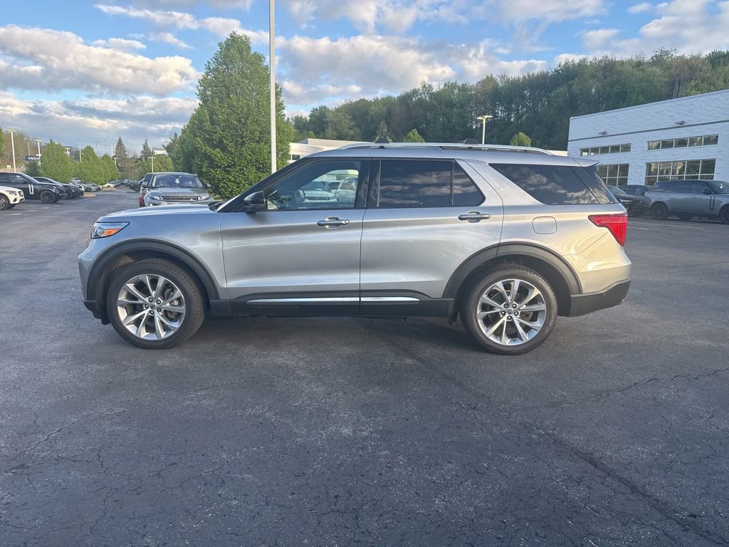 Used 2021 Ford Explorer Platinum w/ Equipment Group 601A AWD/4WD image 2