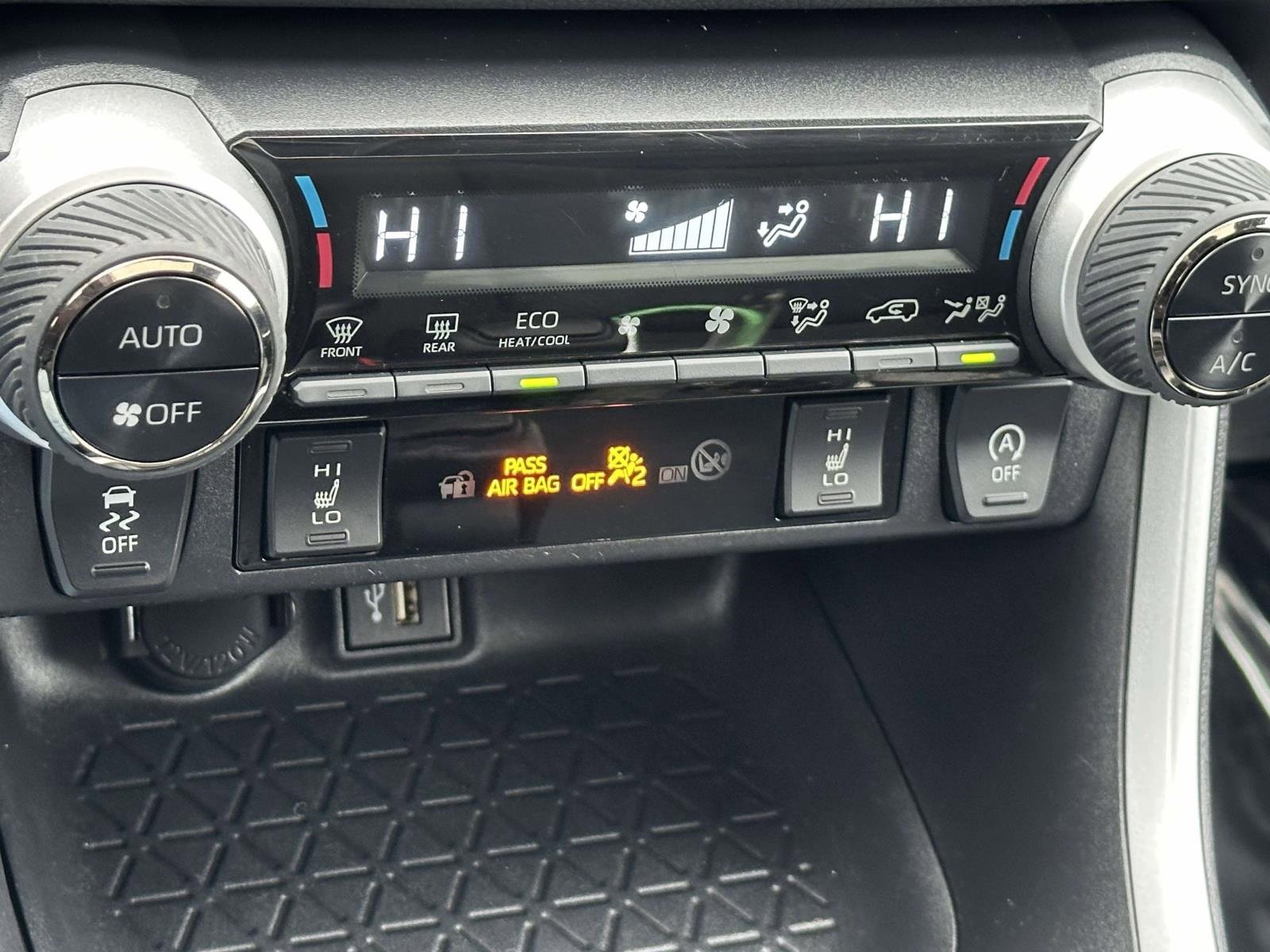 Used 2023 Toyota RAV4 XLE w/ Convenience Package image 12