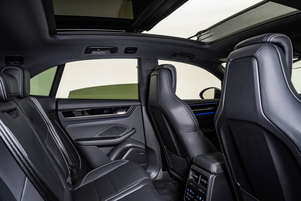 Certified 2025 Porsche Macan 4S Electric AWD/4WD image 16