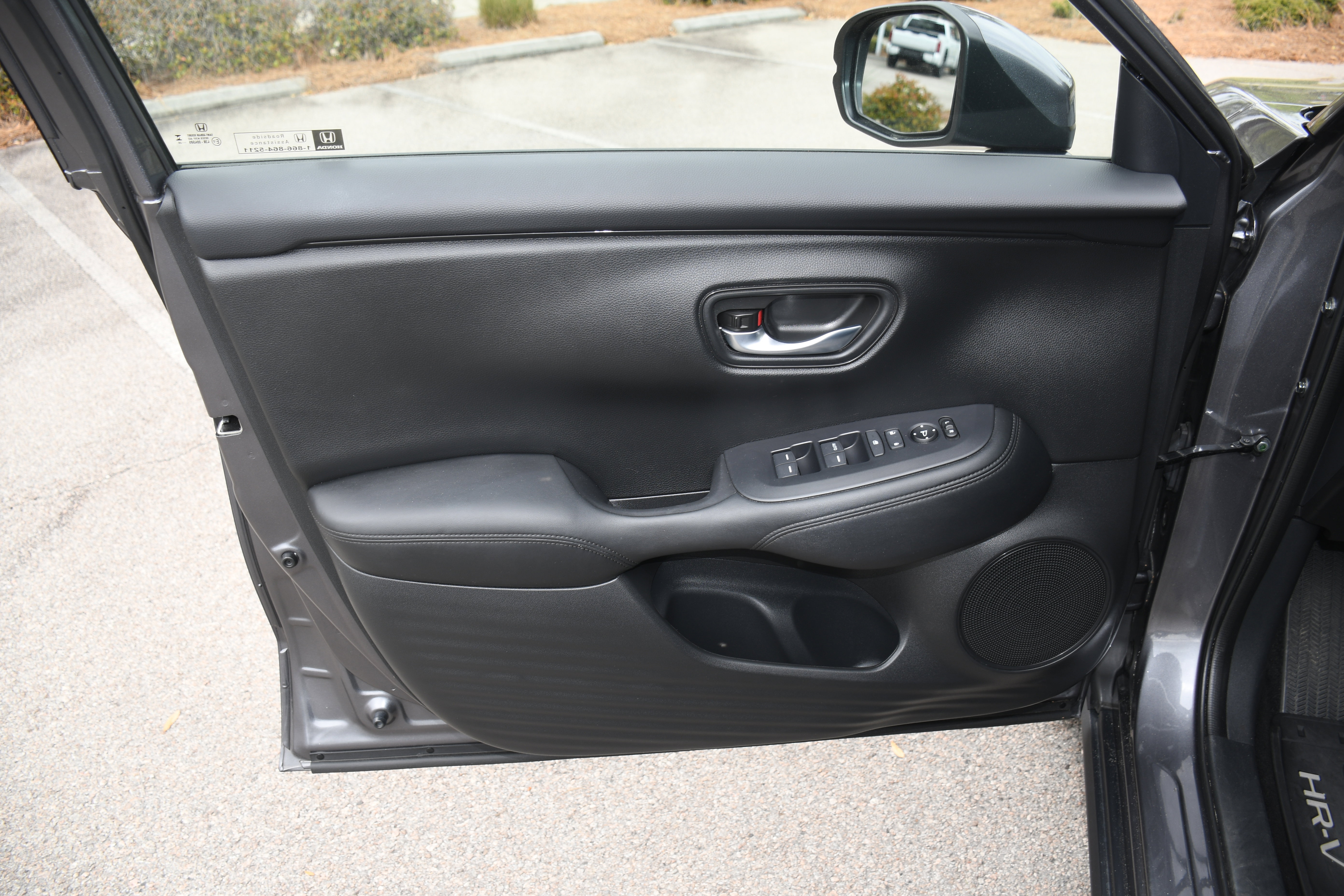 Used 2025 Honda HR-V LX image 9