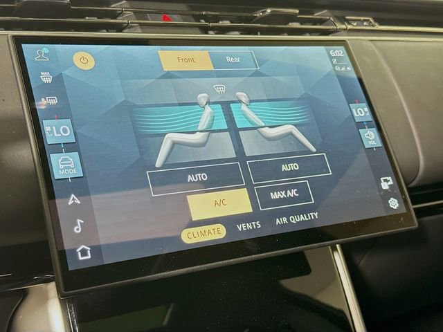 Certified 2025 Land Rover Range Rover SE image 18