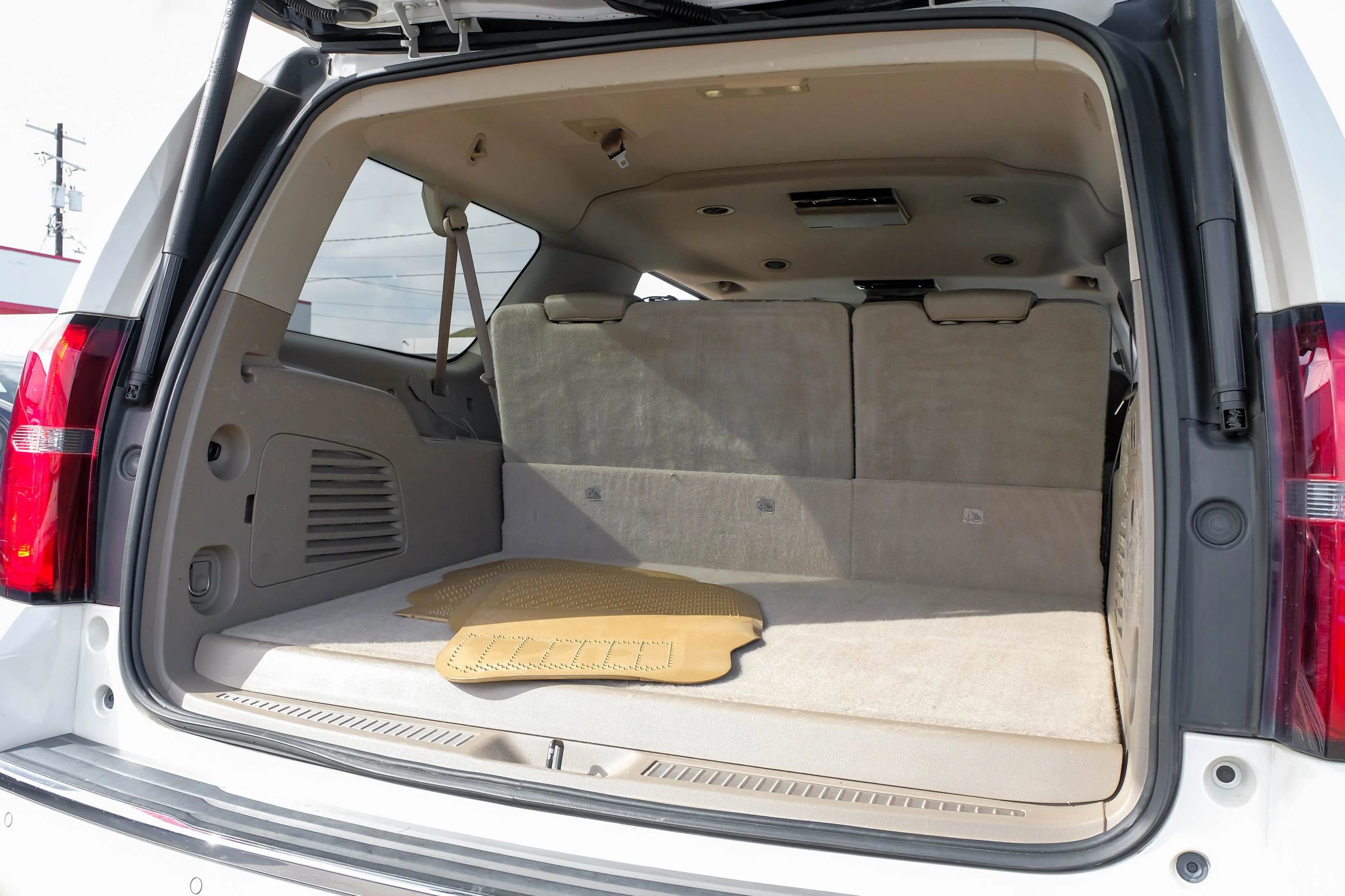 Used 2015 Chevrolet Suburban LTZ image 64