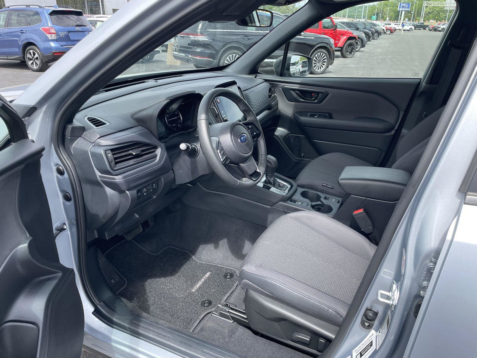 Used 2025 Subaru Forester Premium AWD/4WD image 9