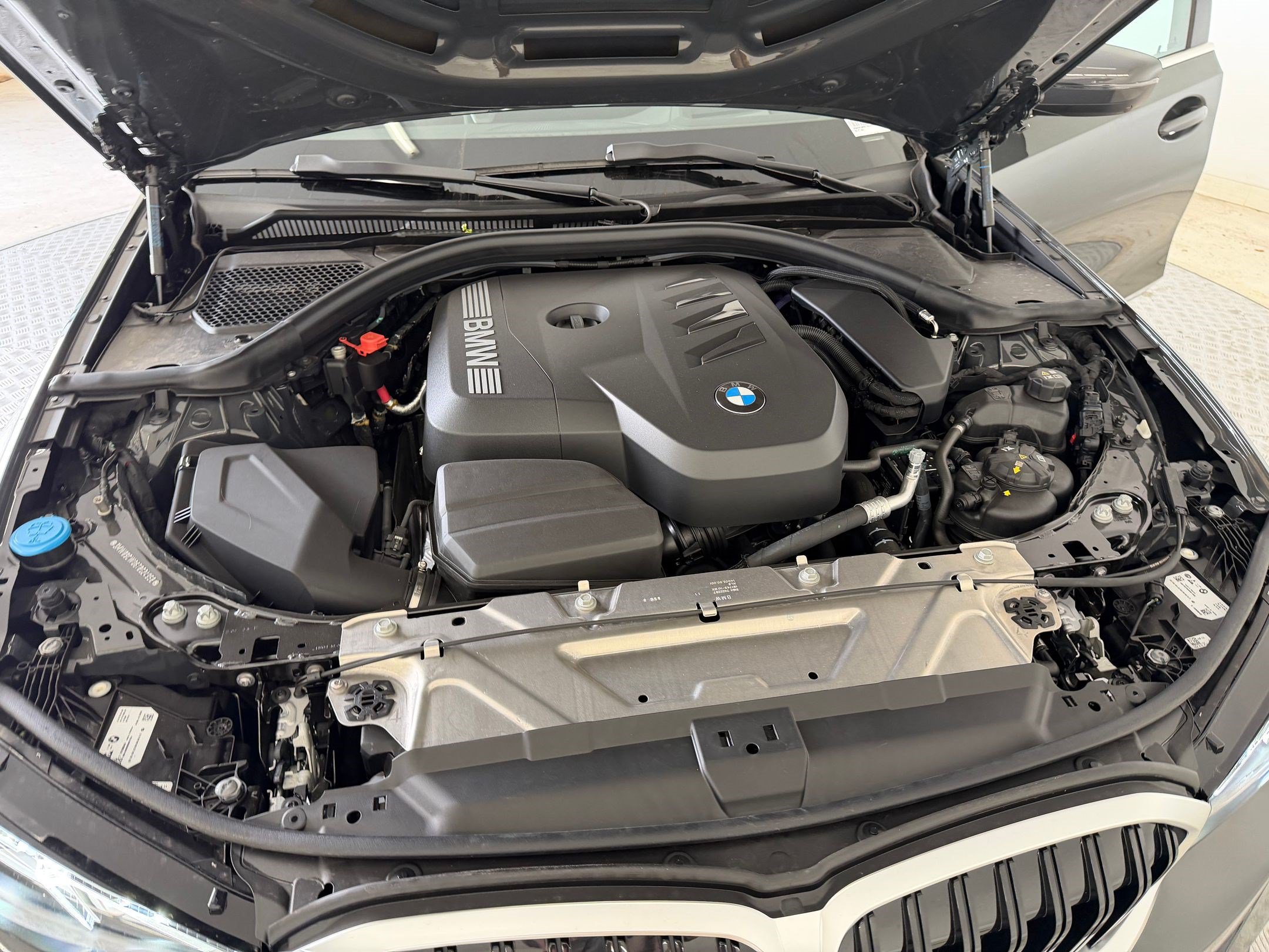 New 2026 BMW 330i xDrive Sedan w/ Premium Package AWD/4WD image 33