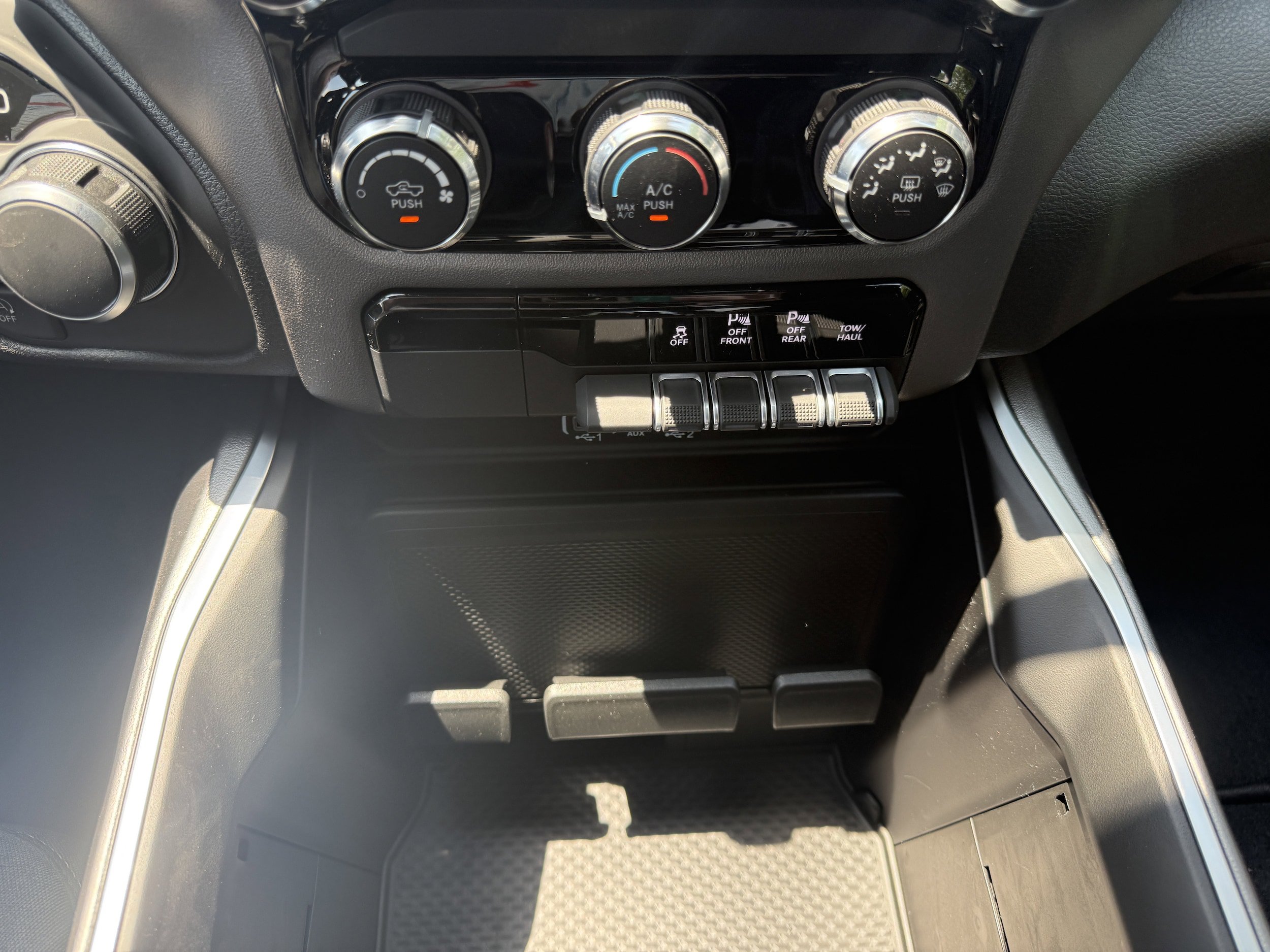 New 2026 RAM 1500 Express AWD/4WD image 13