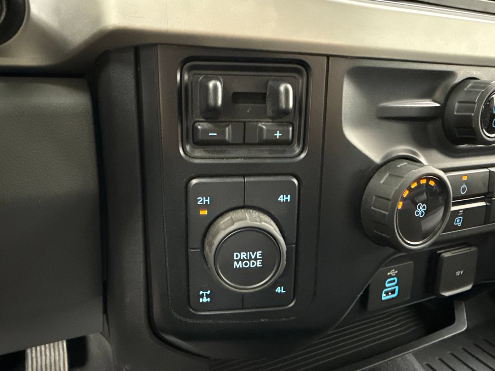 Used 2023 Ford F250 XL w/ STX Appearance Package AWD/4WD image 24