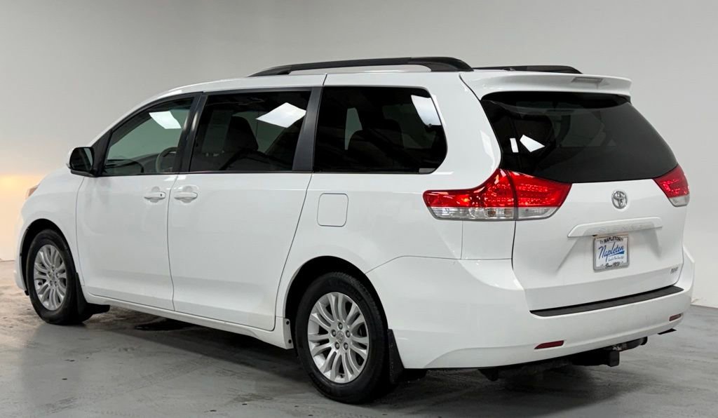 Used 2014 Toyota Sienna XLE image 3