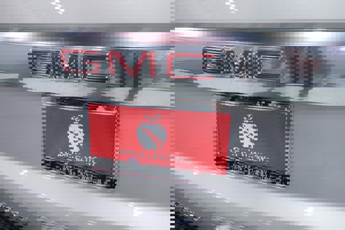 Used 2022 GMC Yukon Denali w/ Denali Premium Package image 30