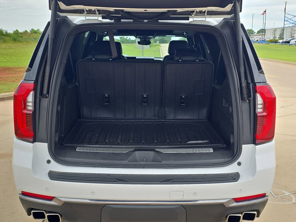 Used 2025 GMC Yukon XL AT4 w/ AT4 Premium Package AWD/4WD image 13