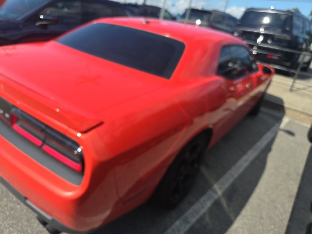 Used 2018 Dodge Challenger SXT RWD image 3