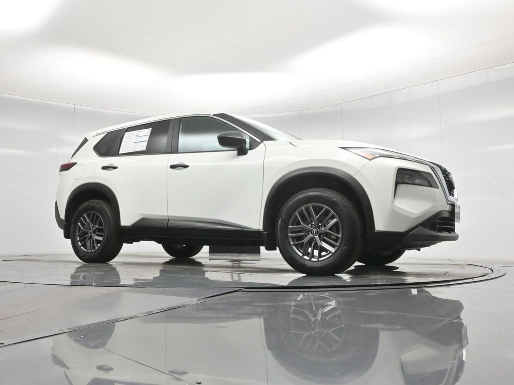 Used 2023 Nissan Rogue S image 47