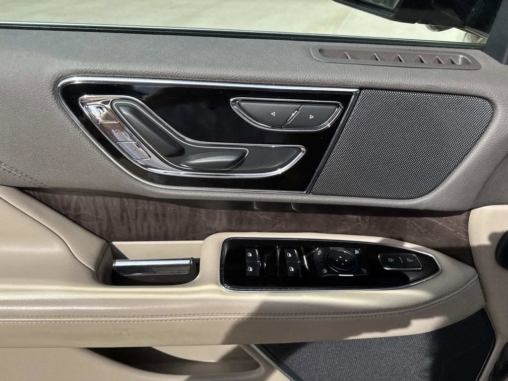 Certified 2024 Lincoln Navigator Premiere image 21