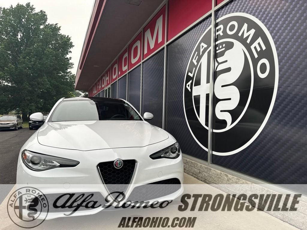 Used 2019 Alfa Romeo Giulia AWD image 1