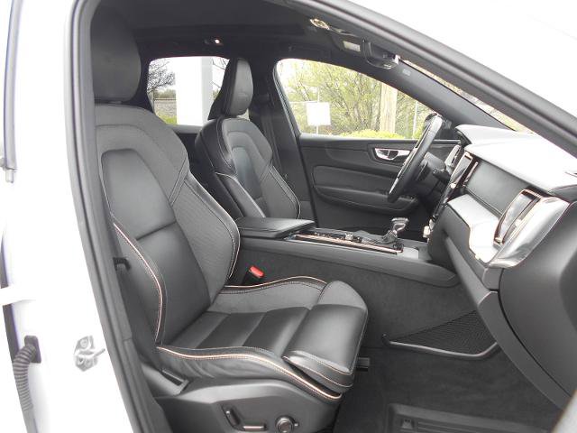 Used 2020 Volvo XC60 T6 R-Design w/ Protection Package Premier AWD/4WD image 17