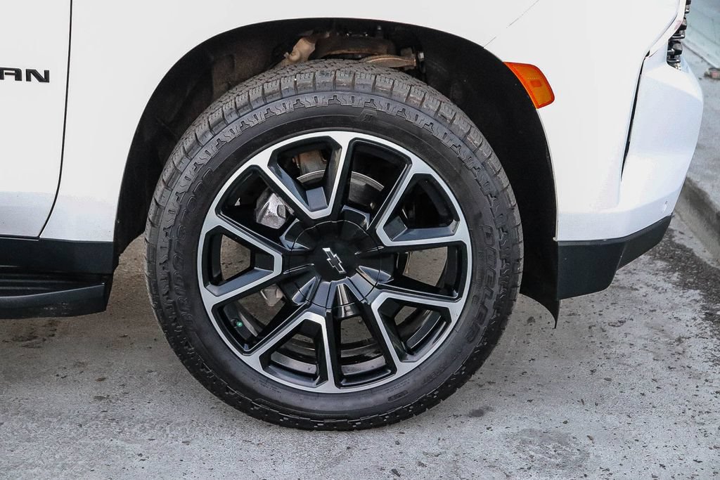 Used 2023 Chevrolet Suburban RST w/ Luxury Package RWD image 11