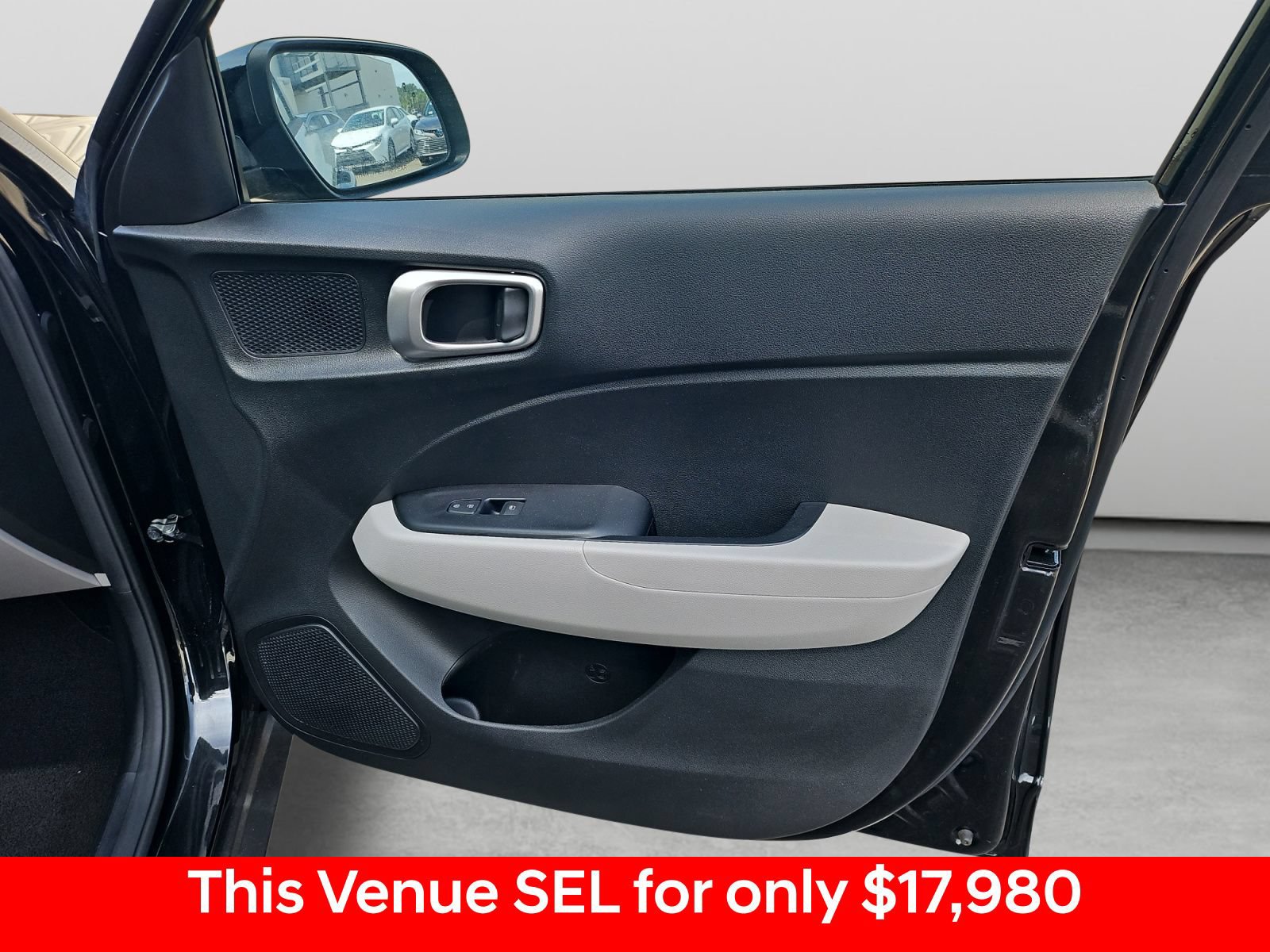 Used 2022 Hyundai Venue SEL FWD image 36