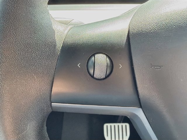 Used 2022 Tesla Model Y Performance AWD/4WD image 34