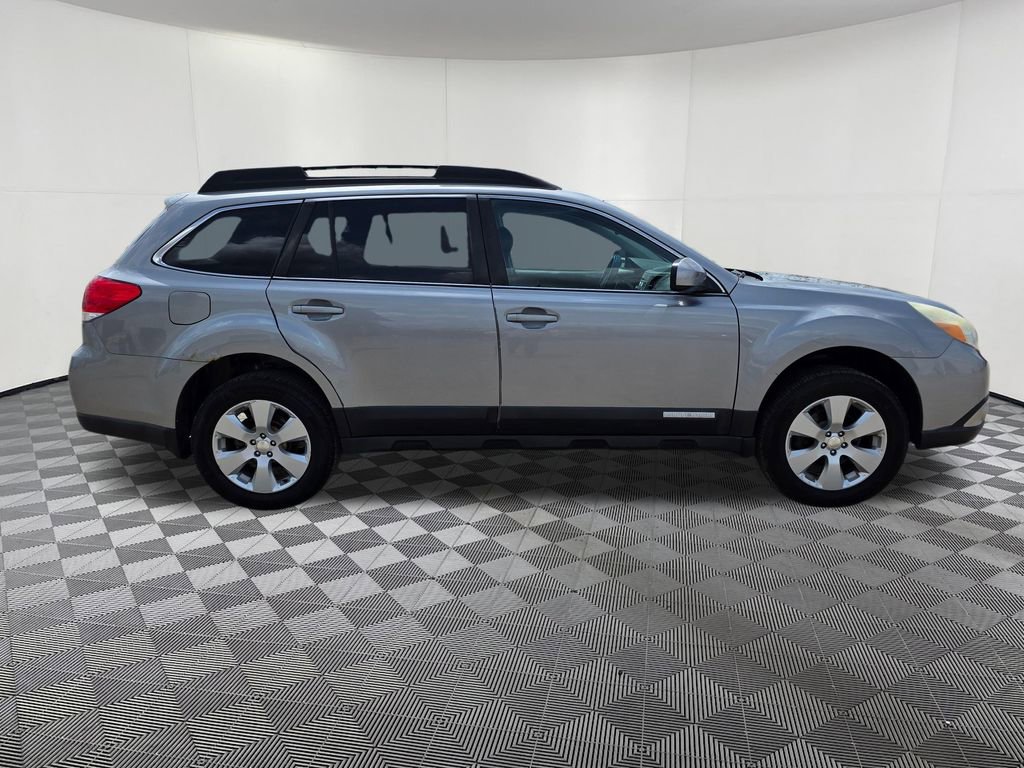 Used 2010 Subaru Outback 2.5i Premium AWD/4WD image 8
