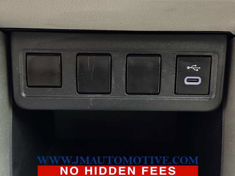 Used 2023 Toyota Corolla Cross L AWD/4WD image 32