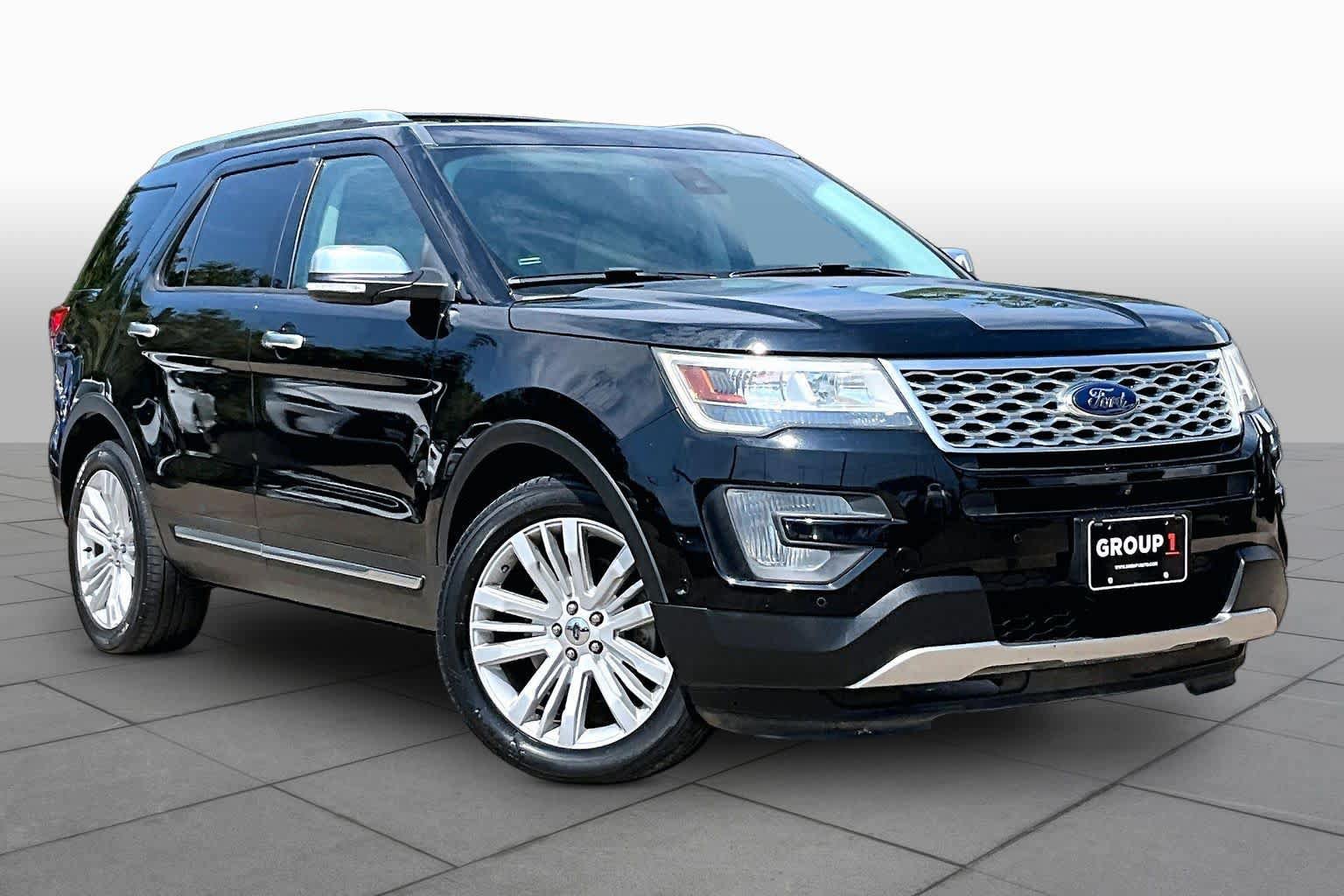 Used 2017 Ford Explorer Platinum AWD/4WD image 3