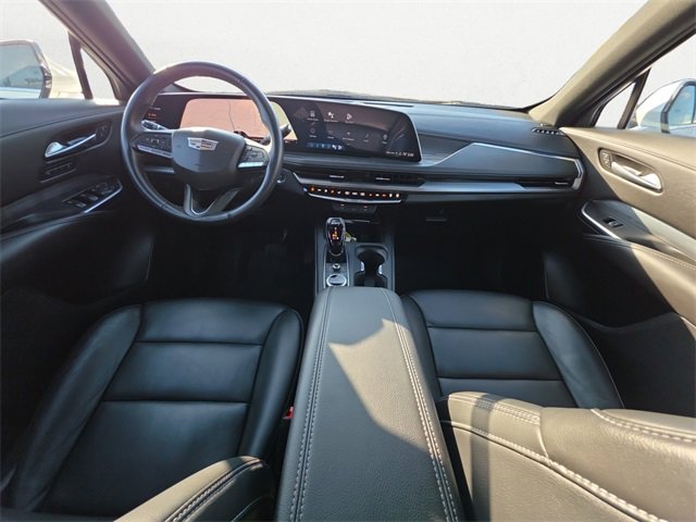 Used 2024 Cadillac XT4 Premium Luxury image 10