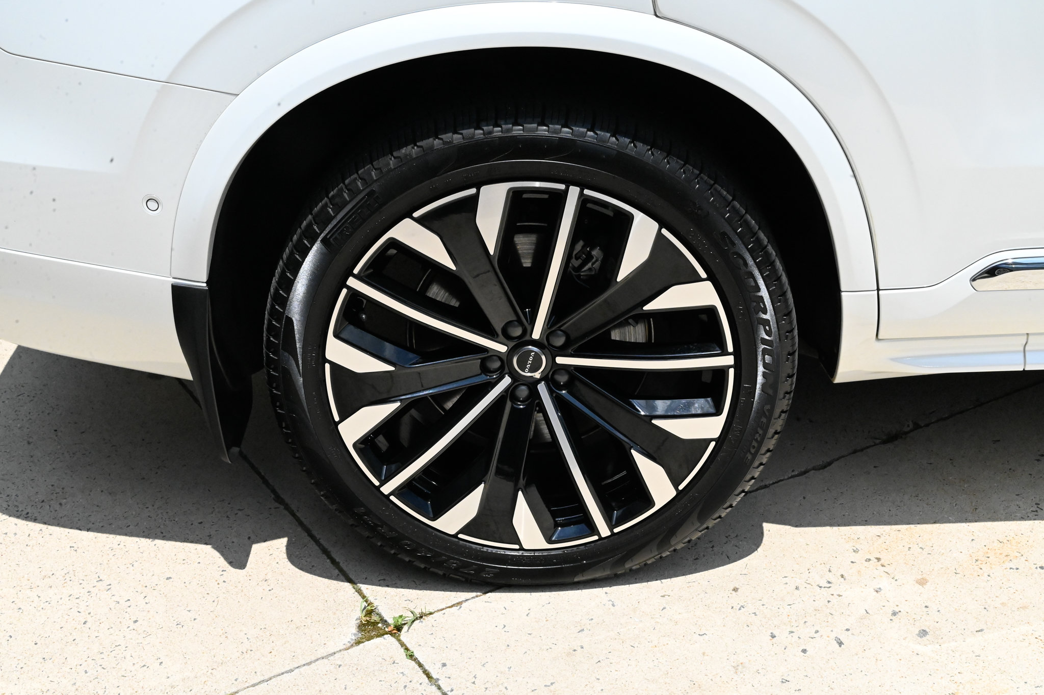 Used 2025 Volvo XC90 T8 Ultra w/ Protection Package Premier AWD/4WD image 11