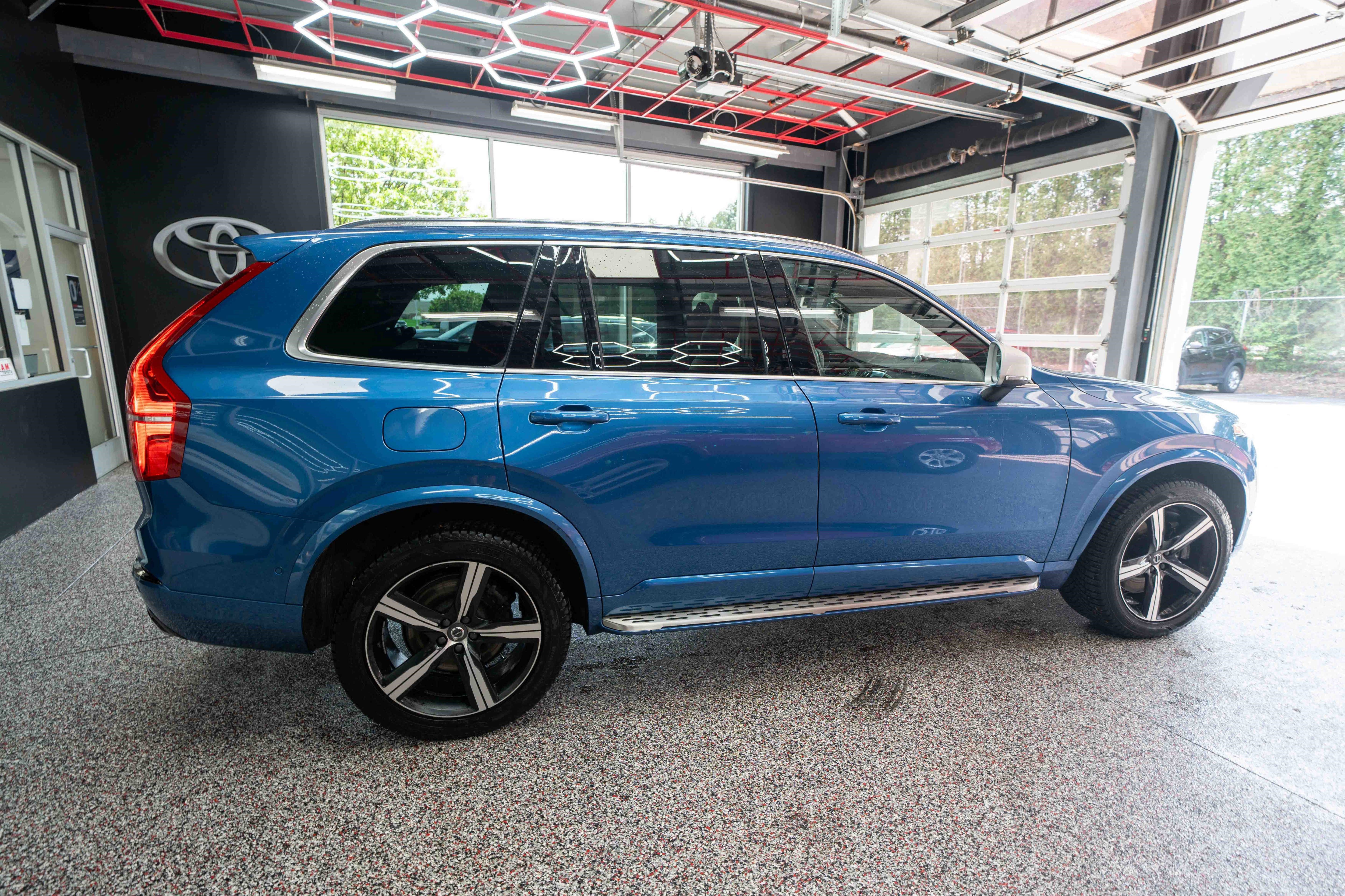 Used 2018 Volvo XC90 T8 R-Design w/ Convenience Package AWD/4WD image 4