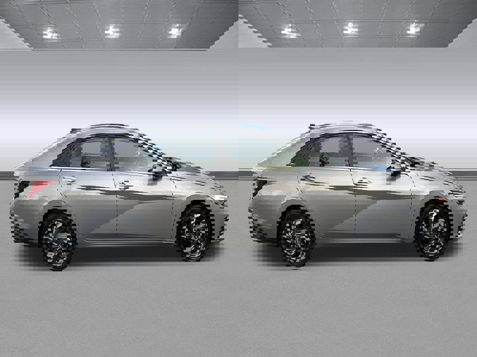 Used 2025 Hyundai Elantra SEL image 2